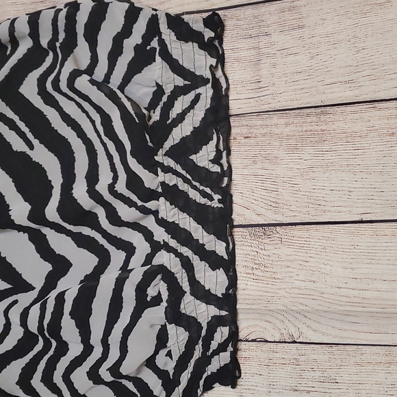 Women’s Zebra Print Three Pink Hearts Shirt 🖤 Size XL - Picture 4 of 9